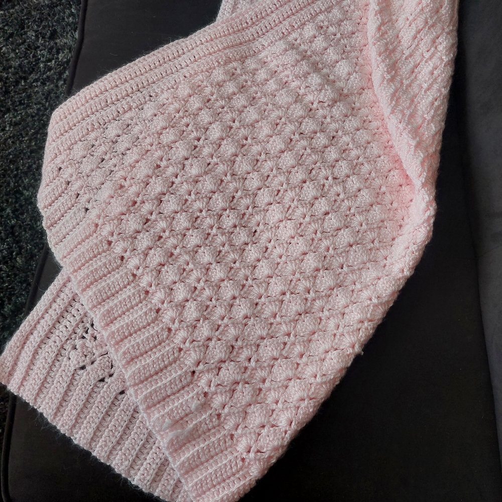 *️⃣ Crochet pink baby blanket